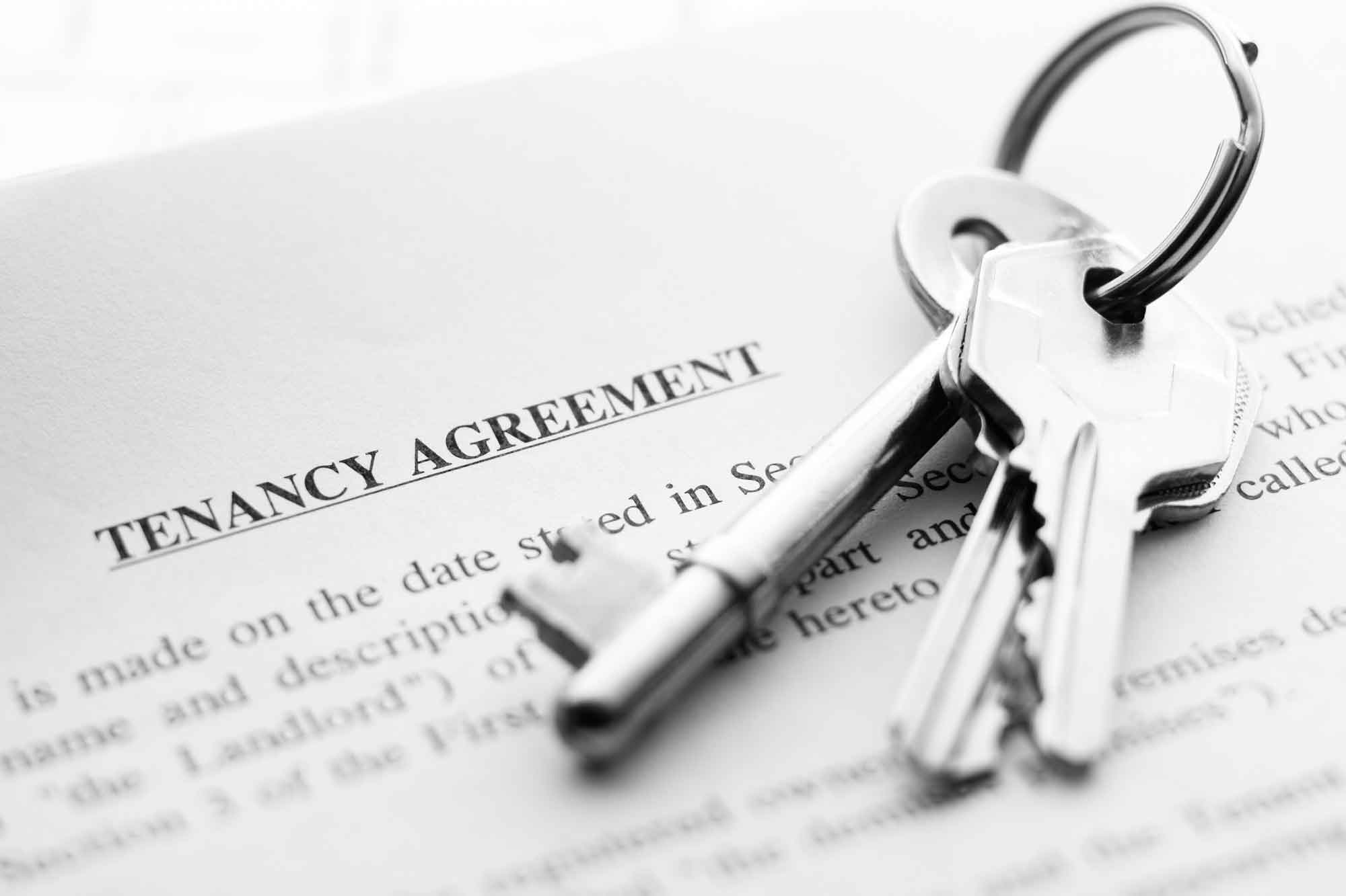 Image of tenancy agreement with house keys